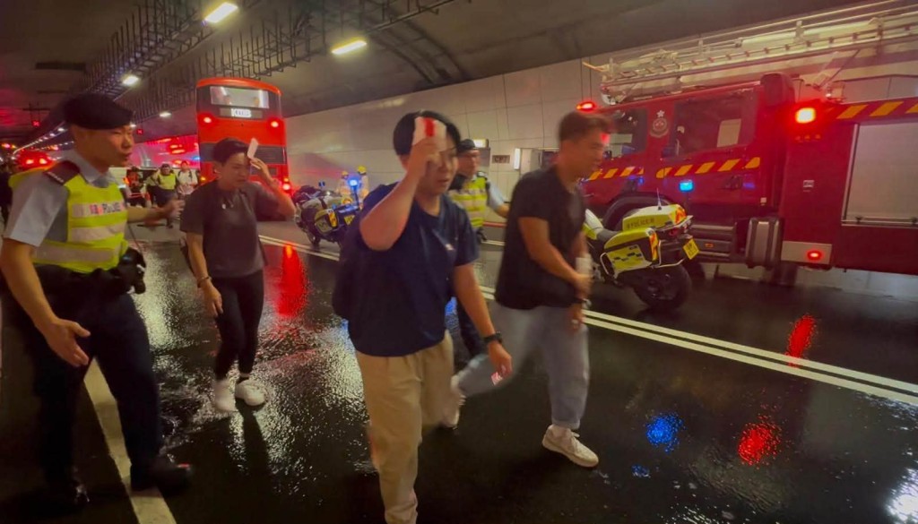 演習模擬繞道內發生嚴重交通意外。香港警察FB 演習模擬繞道內發生嚴重交通意外。香港警察FB