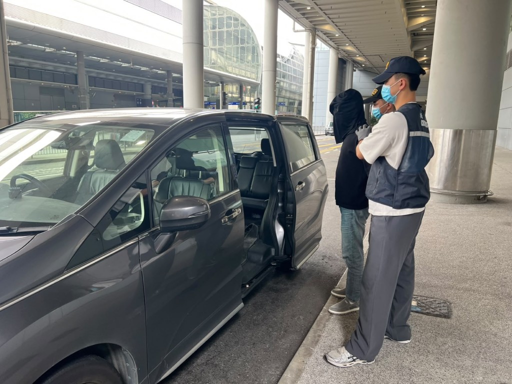 第二宗案件被捕內地男。 第二宗案件被捕內地男。