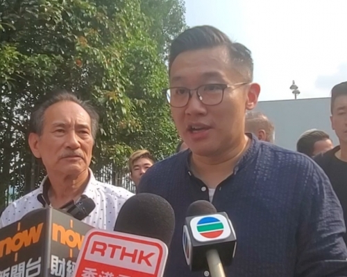 鮮肉大聯盟理事凌偉業(右)；豬肉行總商會理事長許偉堅（左）