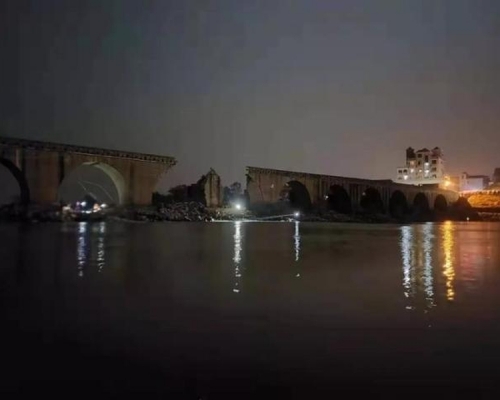 江西恩江古橋發生坍塌，致1死2傷。（網圖）