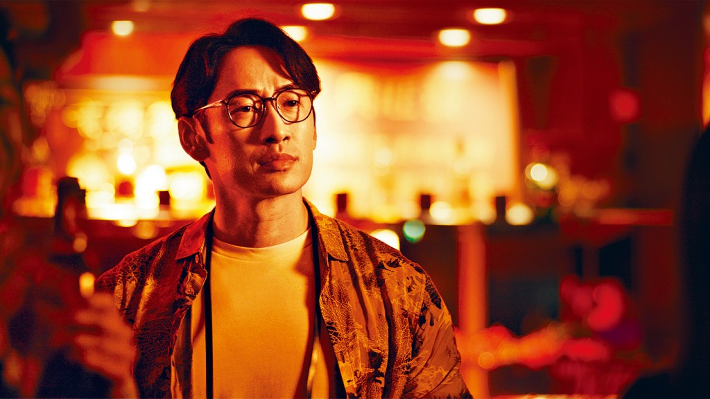 路斯明是台湾演员，呈现默默陪伴的力量。