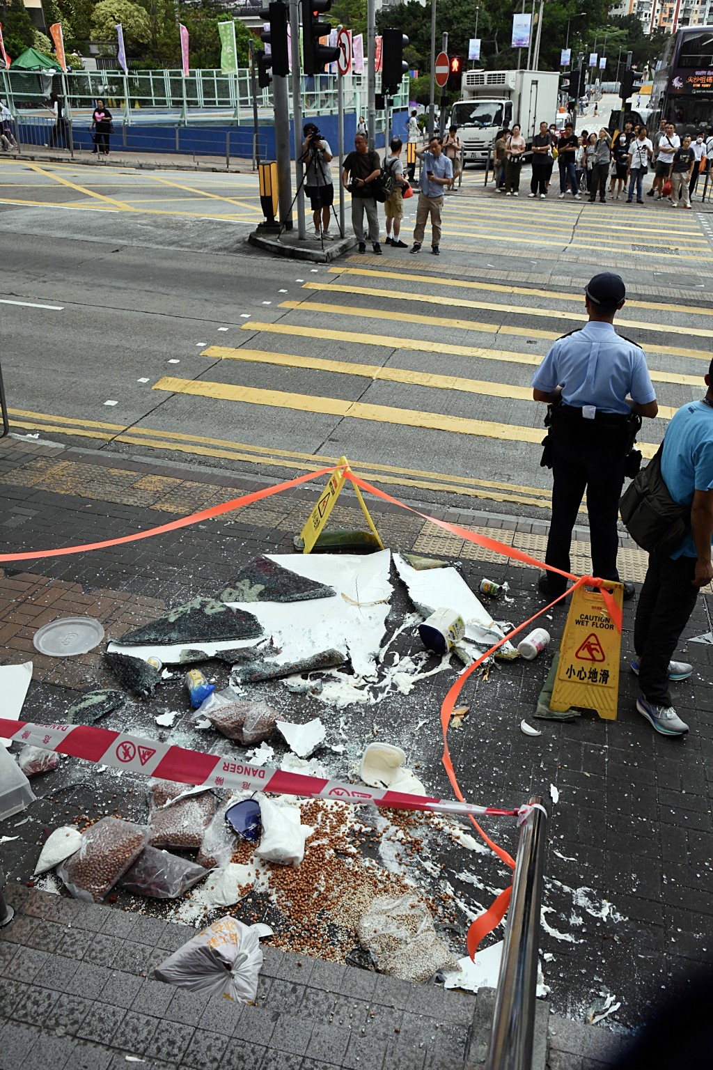 現場遺下大批雜物。徐裕民攝 現場遺下大批雜物。徐裕民攝