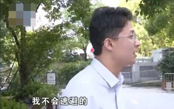 涉体罚的张经理指会承担责任。1818黄金眼