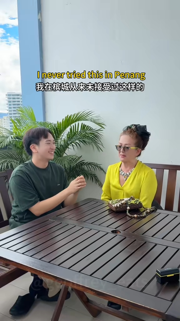 馮寶寶絲毫未見老態。 馮寶寶絲毫未見老態。