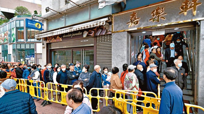 林健峰指內地出現標榜廉價的訪港旅行團,更有領隊懷疑要求團友協助走私香煙,有損本港的形象和聲譽。資料圖片