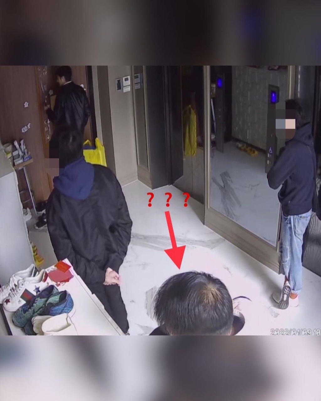 王力宏早前帶3男上門探望子女時，李靚蕾拒絕開門兼公開CCTV畫面。