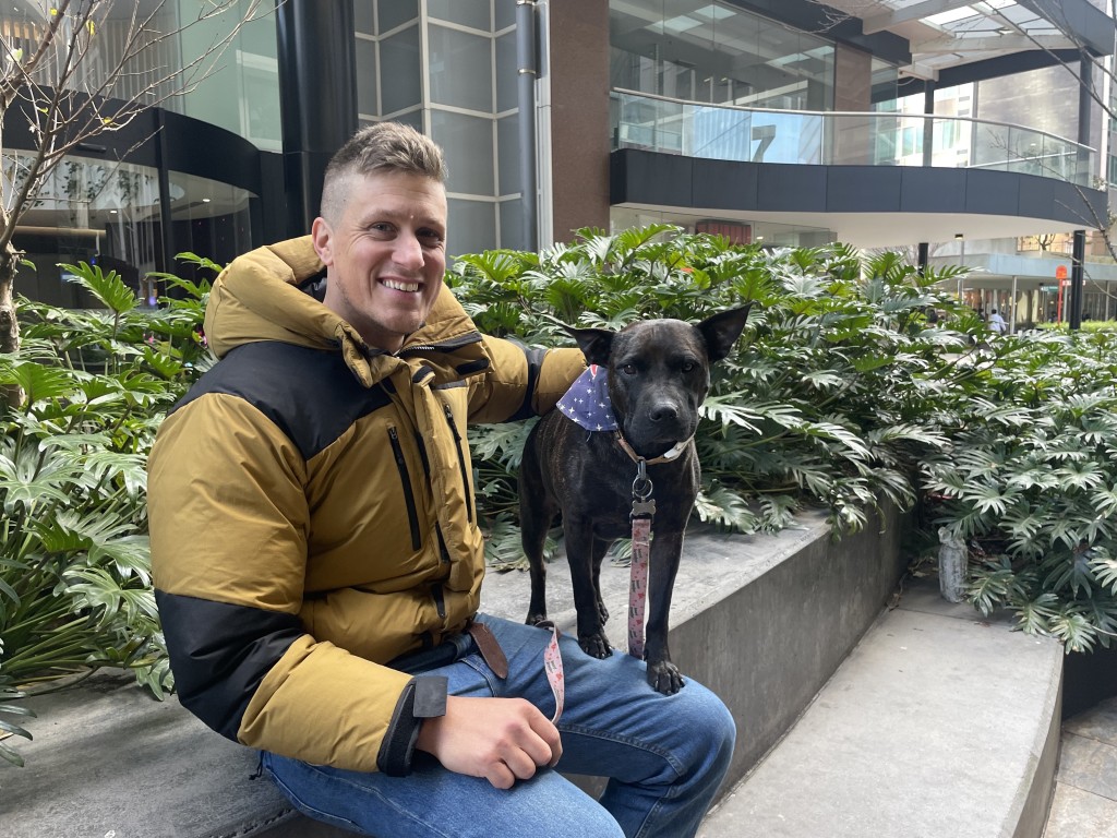 主人Paul表示：「Rosie是我最好的朋友，她陪我度过很多艰难时刻——分手、艰难的商业谈判、森林里的散步。」（图：x.com/paul_conyngham）