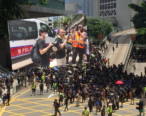 示威者包围湾仔警察总部。