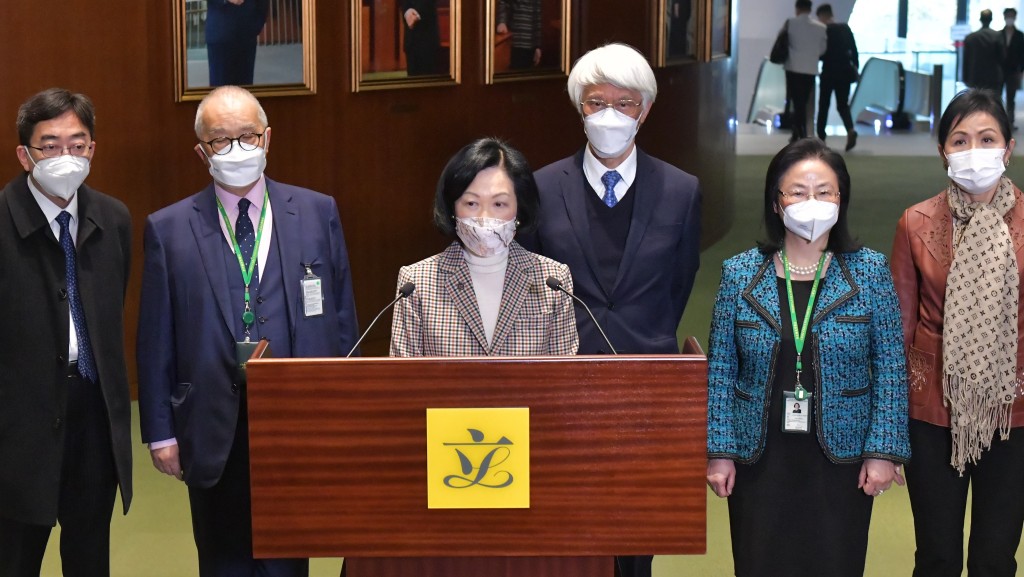 行政會議召集人/新民黨主席葉劉淑儀回應財政預算案。陳極彰攝