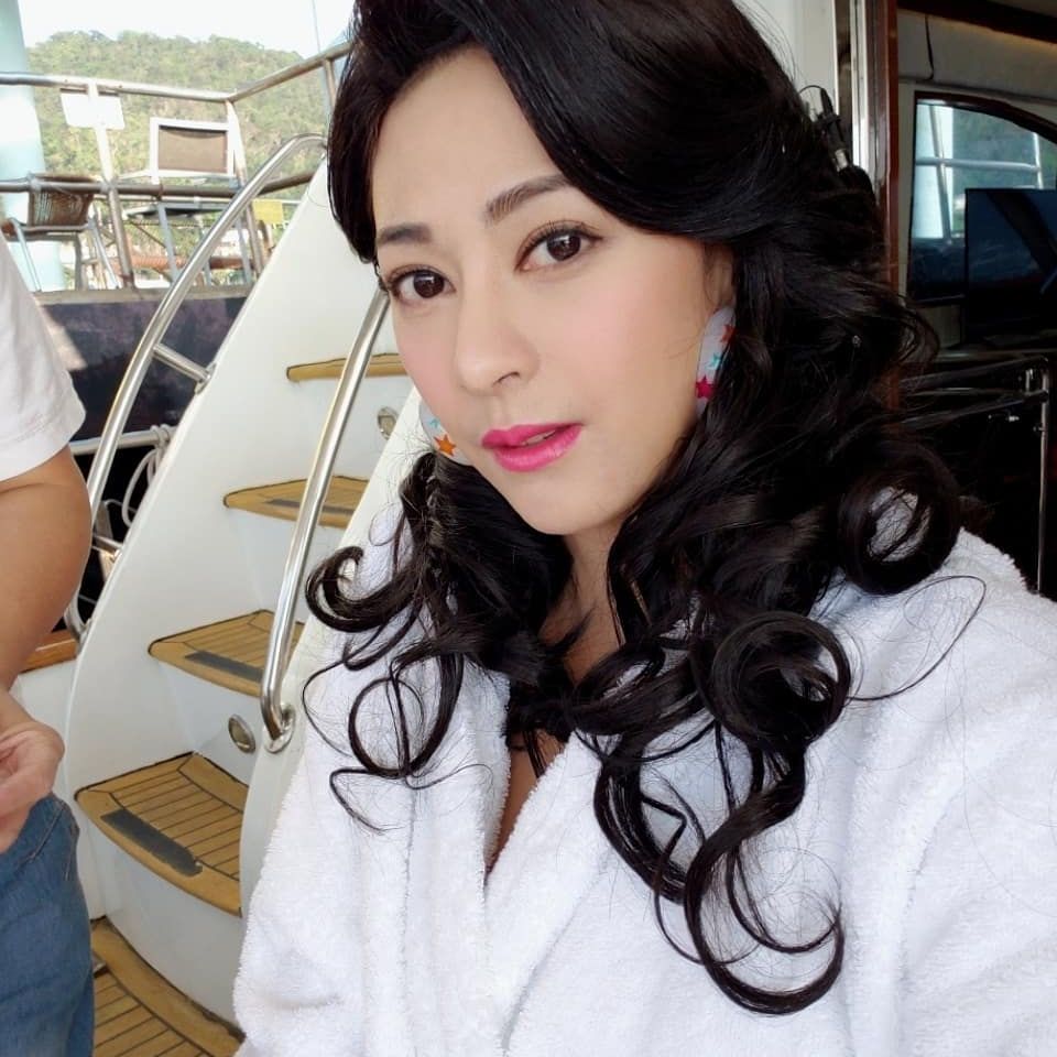 刘芷希演出剧集《黄金有罪》的舞小姐「莫莉莉」。