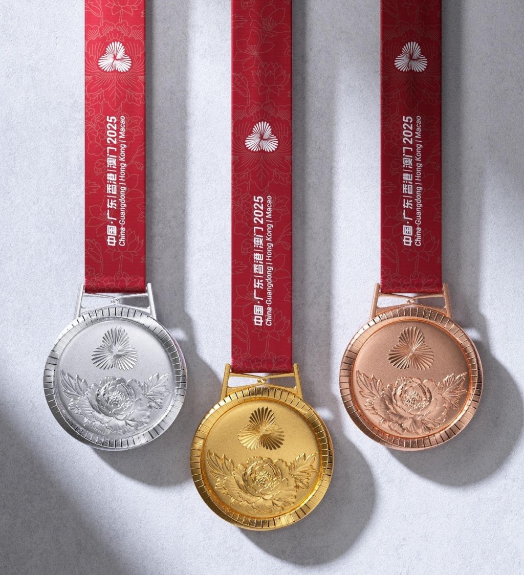 周大福为今届全运会打造的金银铜奖牌。