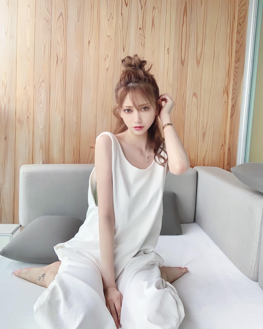 加賀美早紀近年轉戰YouTube界，惜因身體問題需暫停工作。