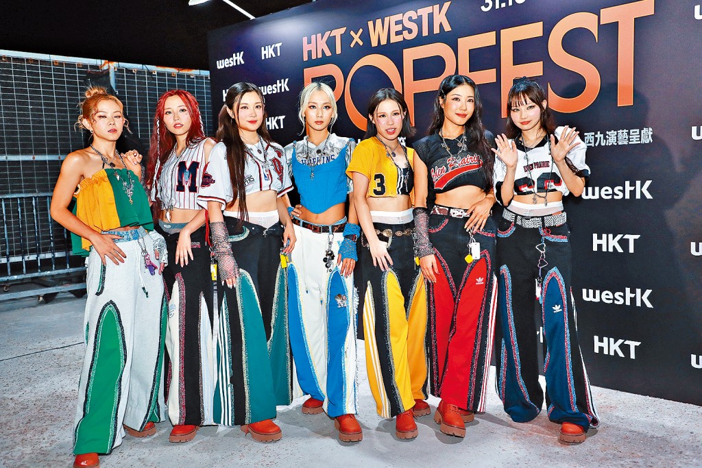 女團COLLAR為音樂節落力唱跳多首歌曲。