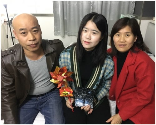 黃曉儀留院兩個多月,終可回家與父母團圓過新年。