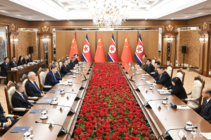 習近平訪朝與金正恩會談。 新華社 習近平訪朝與金正恩會談。 新華社