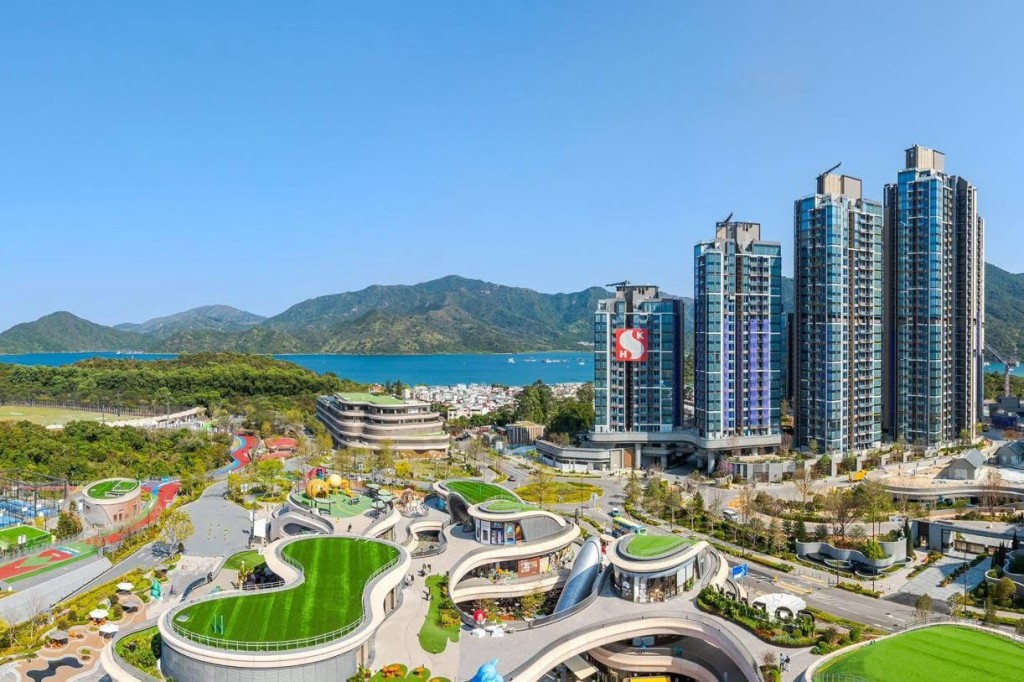 SIERRA SEA進行2A期首輪銷售時，掃貨情況最熱熾，新地表示，當日共錄得10組掃入5至8伙，其中共有3組大手客連購8伙，涉資最多達4800萬。