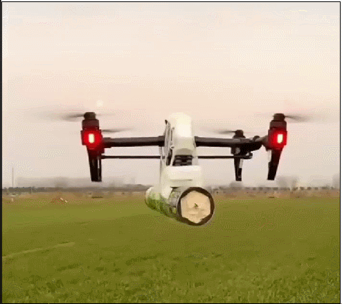 小型无人机也可以玩空中「加特林」。