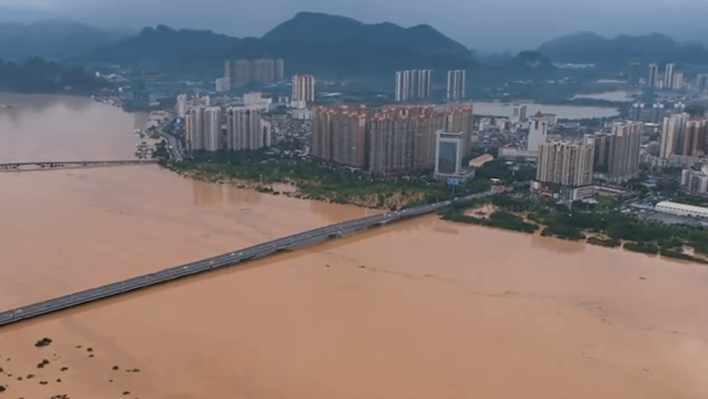 珠江流域北江爆发特大洪水。