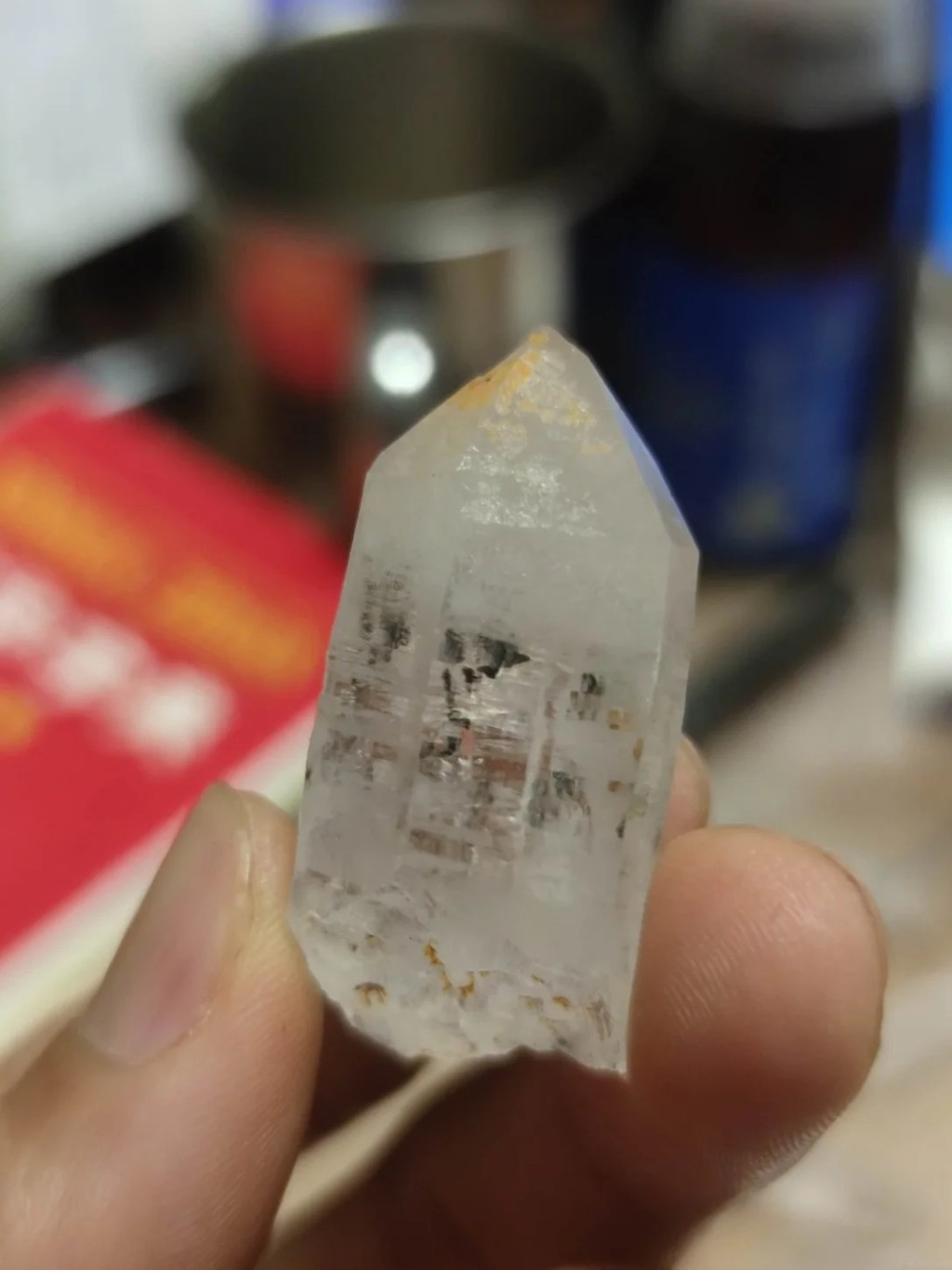 广州暹岗大山遭非法开挖水晶，许多网民展示战利品。小红书@简小方书法