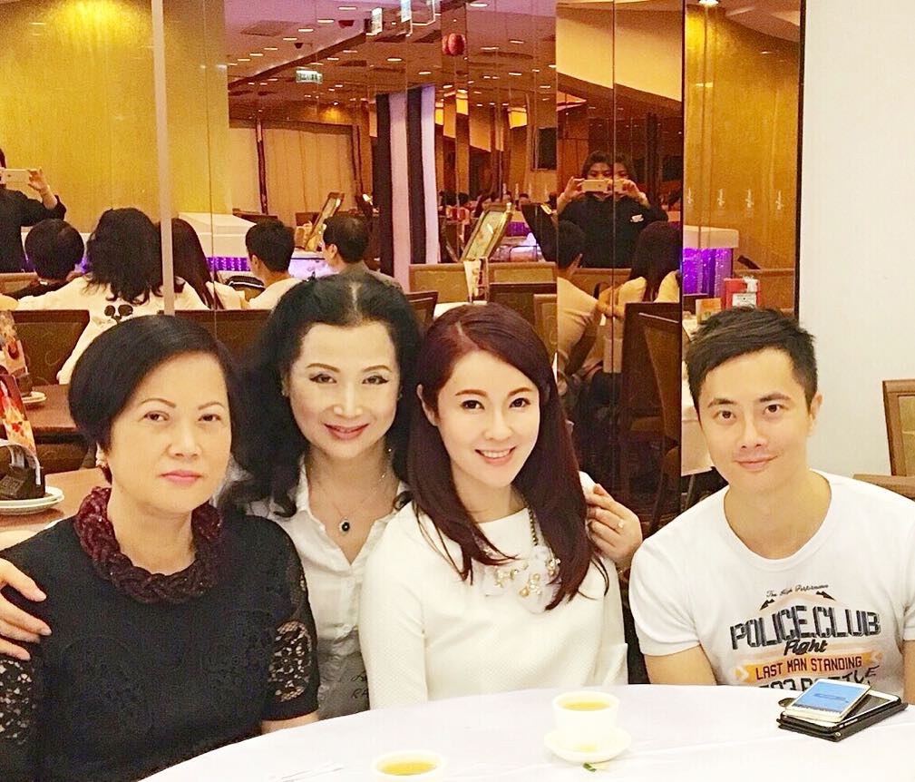 陈颖妍与家人感情很好。