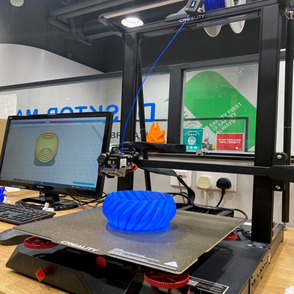 創客實作體驗活動：當日更有專業導師指導體驗操作3D列印機、雷射雕刻切割機等設備，親手完成從構思到實體製作的完整過程（需提前預約）。
