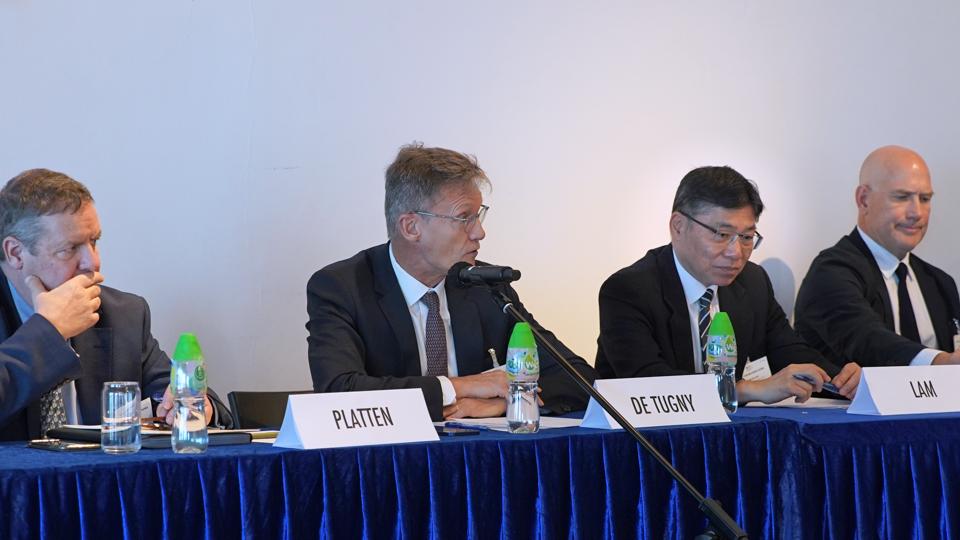 林世雄於Mare Forum Hong Kong與來自世界各地的航運業領袖會面。林世雄網誌