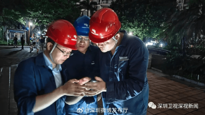 工作人员为深圳回复正常连夜作出努力。