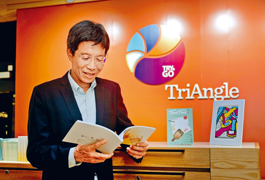 近年浸大開辦的課程有配合創新服務學習元素，周偉立指，校方將學生過往一些有意義的項目曾集結成書冊，作詳細介紹。