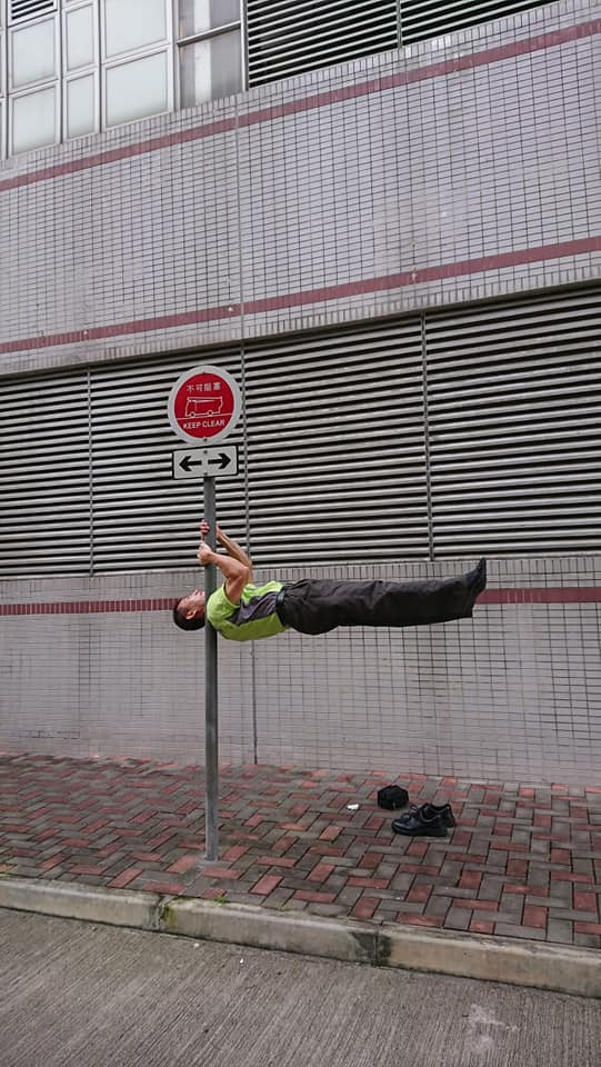 「龍旗」。「事無大小交通資訊情報區」ＦＢ圖片