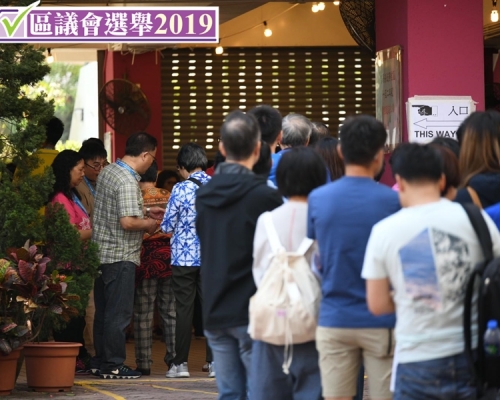 選舉事務處暫時共接獲744宗有關區選的投訴。