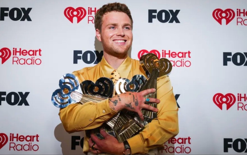 Alex Warren奪得新人獎、突破獎、年度歌曲等獎。