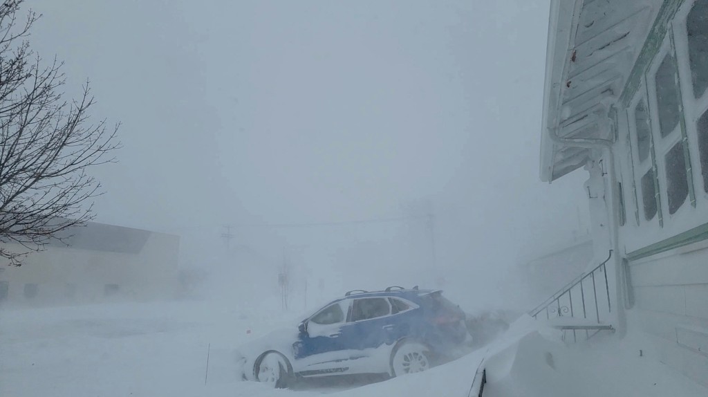 水牛城截至周一早上錄得124厘米降雪。路透社