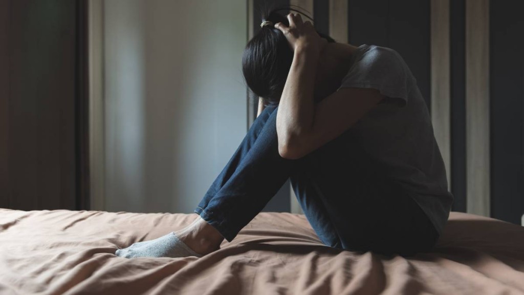 杭州有OL出差時險遭客戶強姦，精神受創獲判工傷。iStock