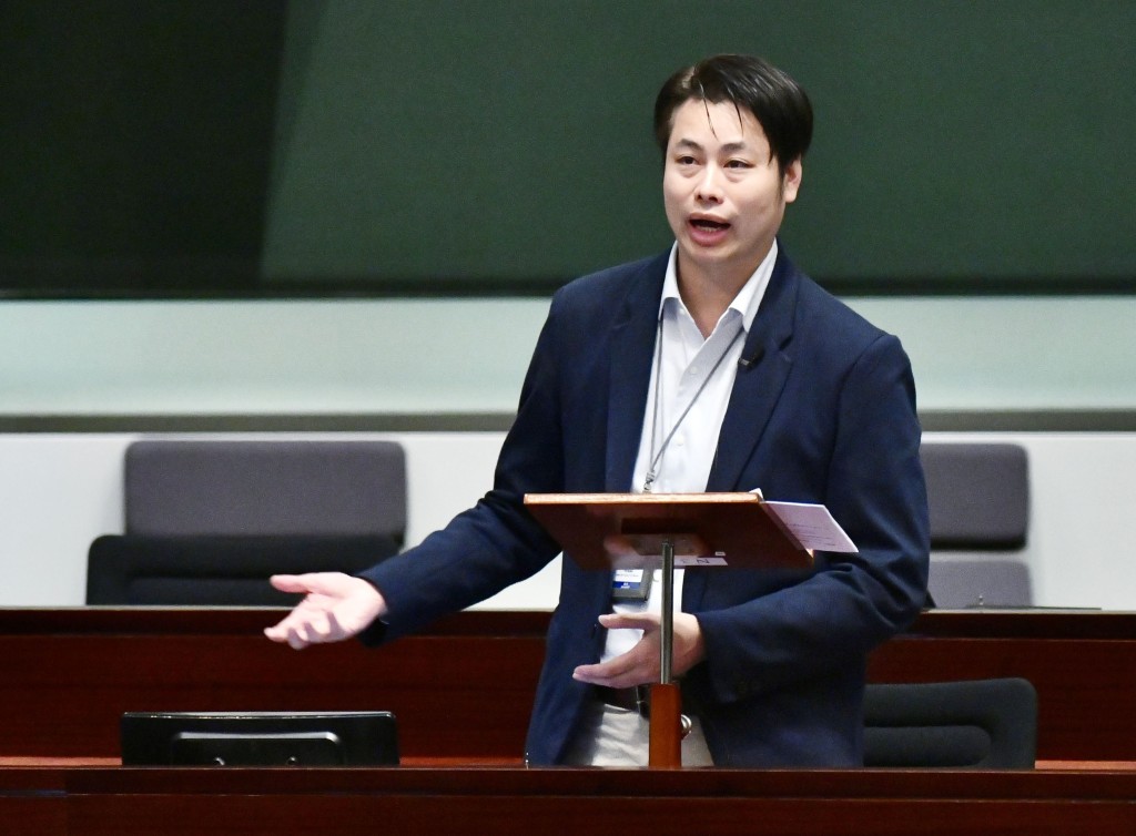 何俊賢認為當局應加強向市民解說公務員福利政策。資料圖片