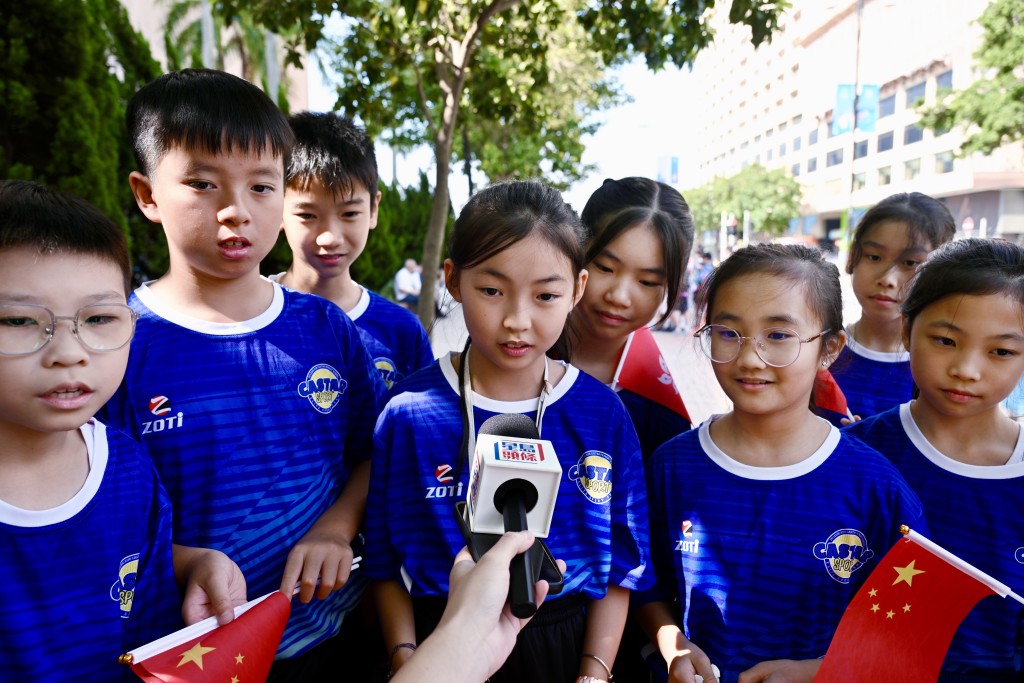 曹同學稱驚喜目睹火炬交接一刻。何家豪攝