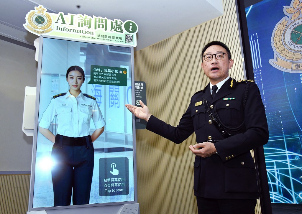 海關關長陳子達總結海關去年工作。