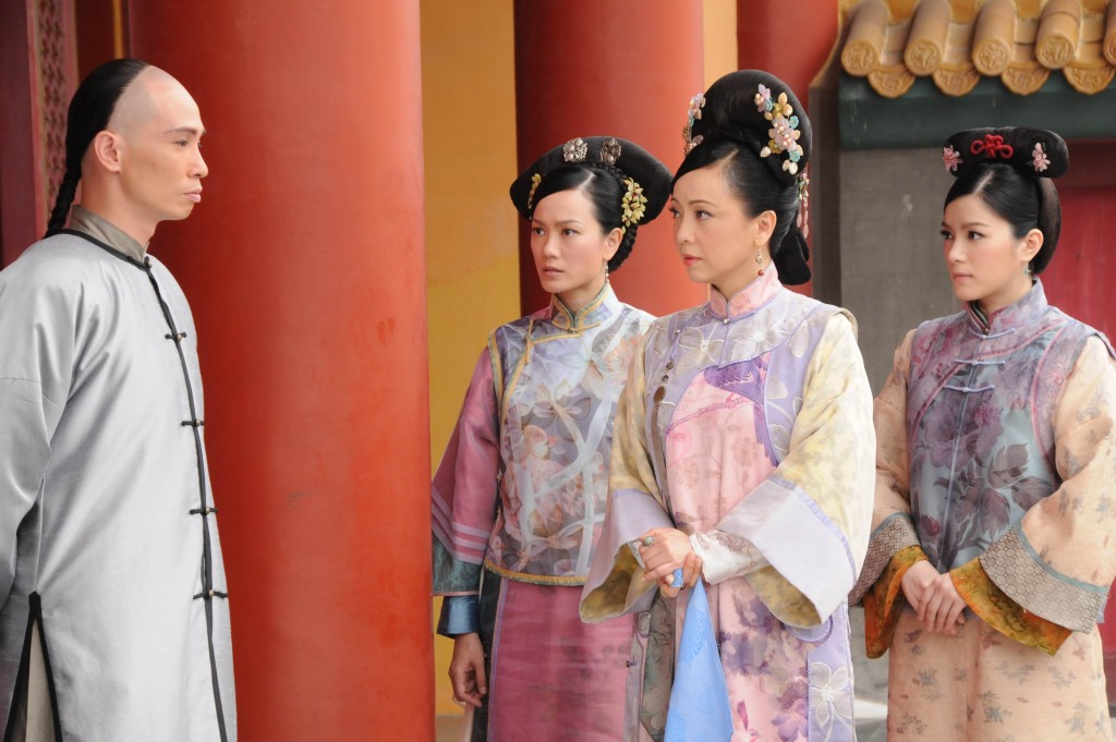 简慕华在《金枝欲孽贰》做邓萃雯身边的宫女。