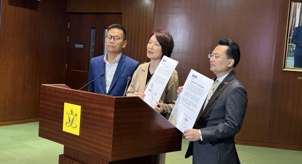 民建聯去內地當局建議落實高鐵「港鐵化」。何嘉敏攝