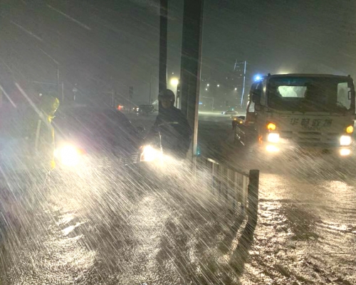 浙江台州市出現狂風大雨。網上圖片