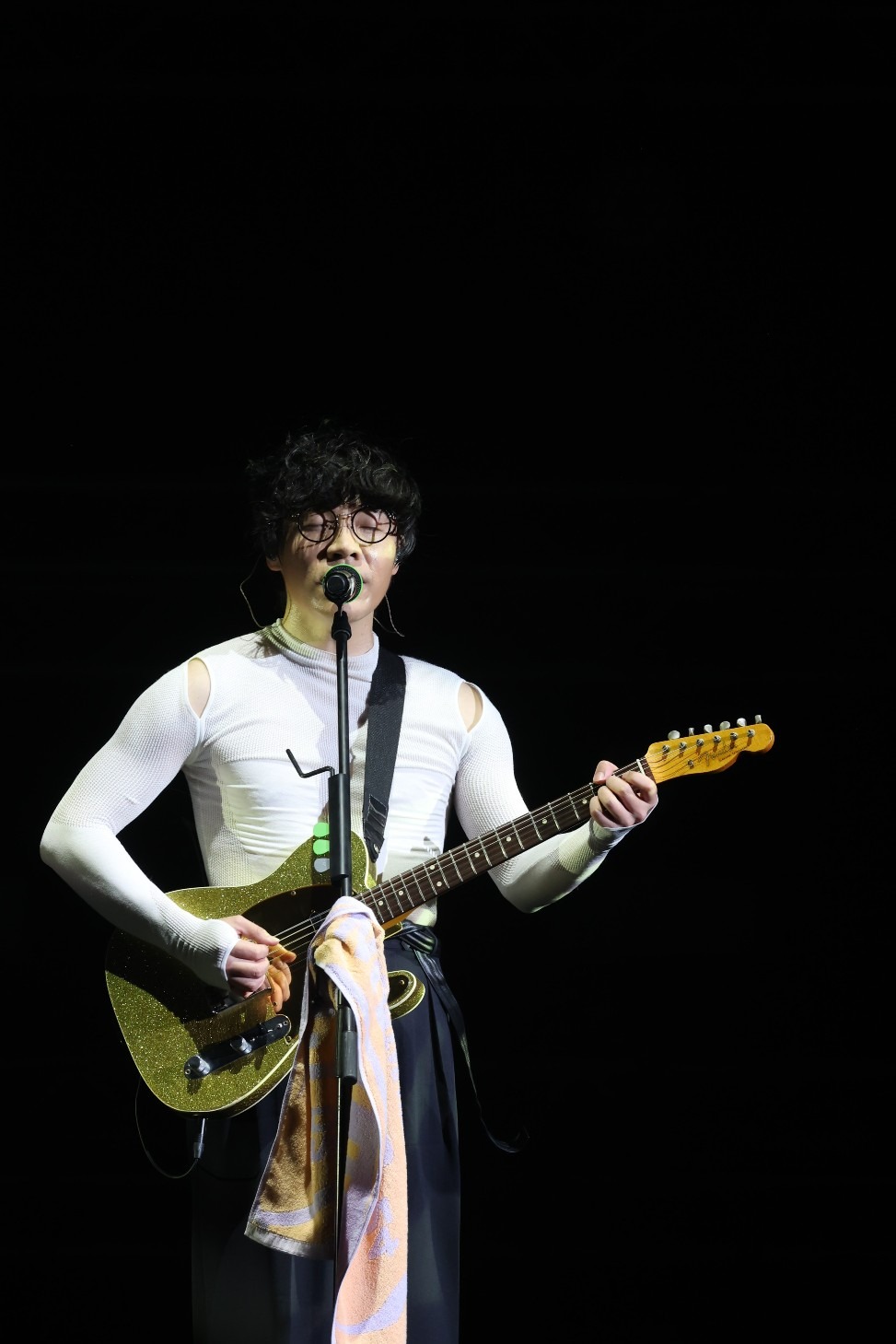 卢广仲在Encore环节卢广仲唱大受欢迎的《我爱你》。