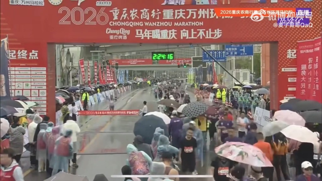 冠军选手重新冲线。微博@麦子哥哥QaQ