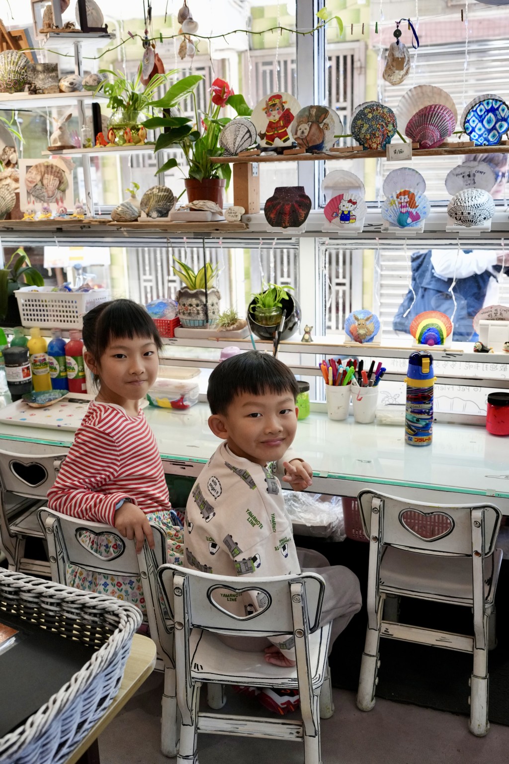 貝殼工作坊於店內即場舉行，毋須預約，需時大約半小時至一小時，家長大可放心在附近me time。（圖片來源：《親子王》）