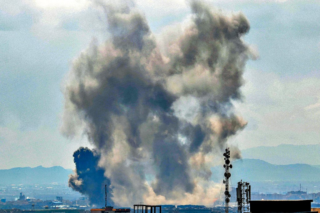 伊朗首都德黑蘭昨日遭受空襲，冒起濃煙。