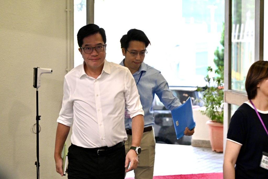 財政司副司長黃偉綸。 財政司副司長黃偉綸。