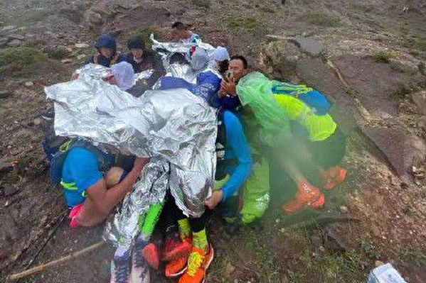 甘肃省白银市2021年马拉松遇极端天气致21名参赛者遇难。