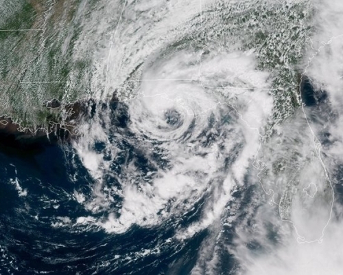 衛星圖片顯示熱帶風暴阿伯托（Alberto）在美國佛羅里達州拉古納海灘（Laguna）附近登陸。（網圖）