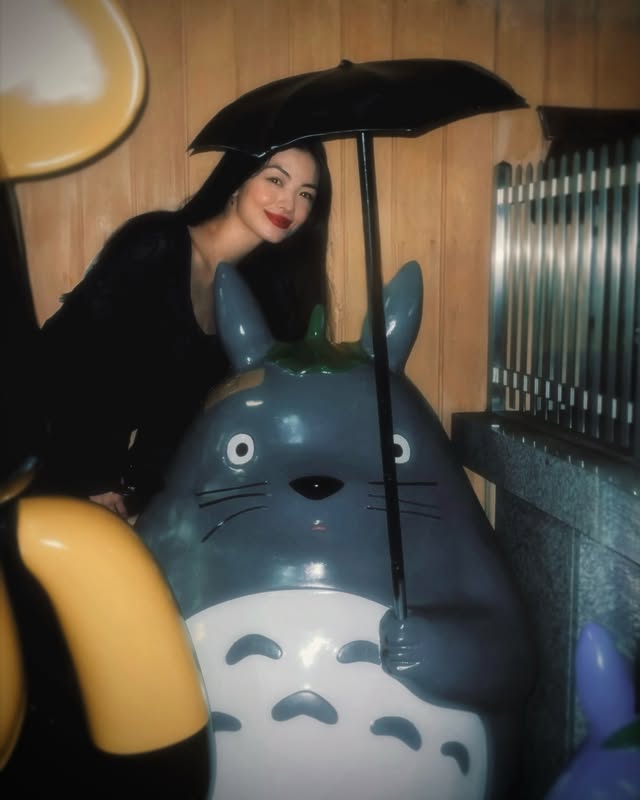 太荒卷繪美在客串的美劇,演繹單元角色「Risa Kagura」,展現不俗演技。 太荒卷繪美在客串的美劇,演繹單元角色「Risa Kagura」,展現不俗演技。
