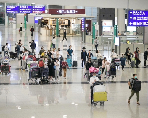 3月入境人數增加在港引發第二波爆發。資料圖片