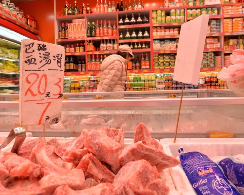 中心表示昨日抽取的10個樣本作肉類腐壞檢測，結果全部合格。 郭顯熙攝