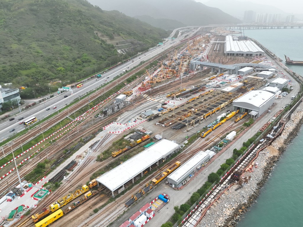 港鐵小蠔灣站項目地基工程暫停。